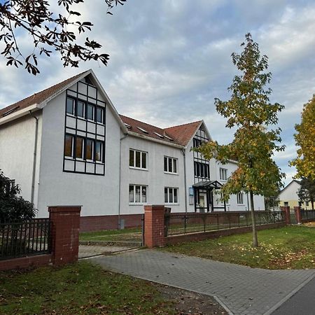 Fc-Apartmenthaus Falkensee Mit Grossem Garten Und Pkw Stellflaechen Kültér fotó
