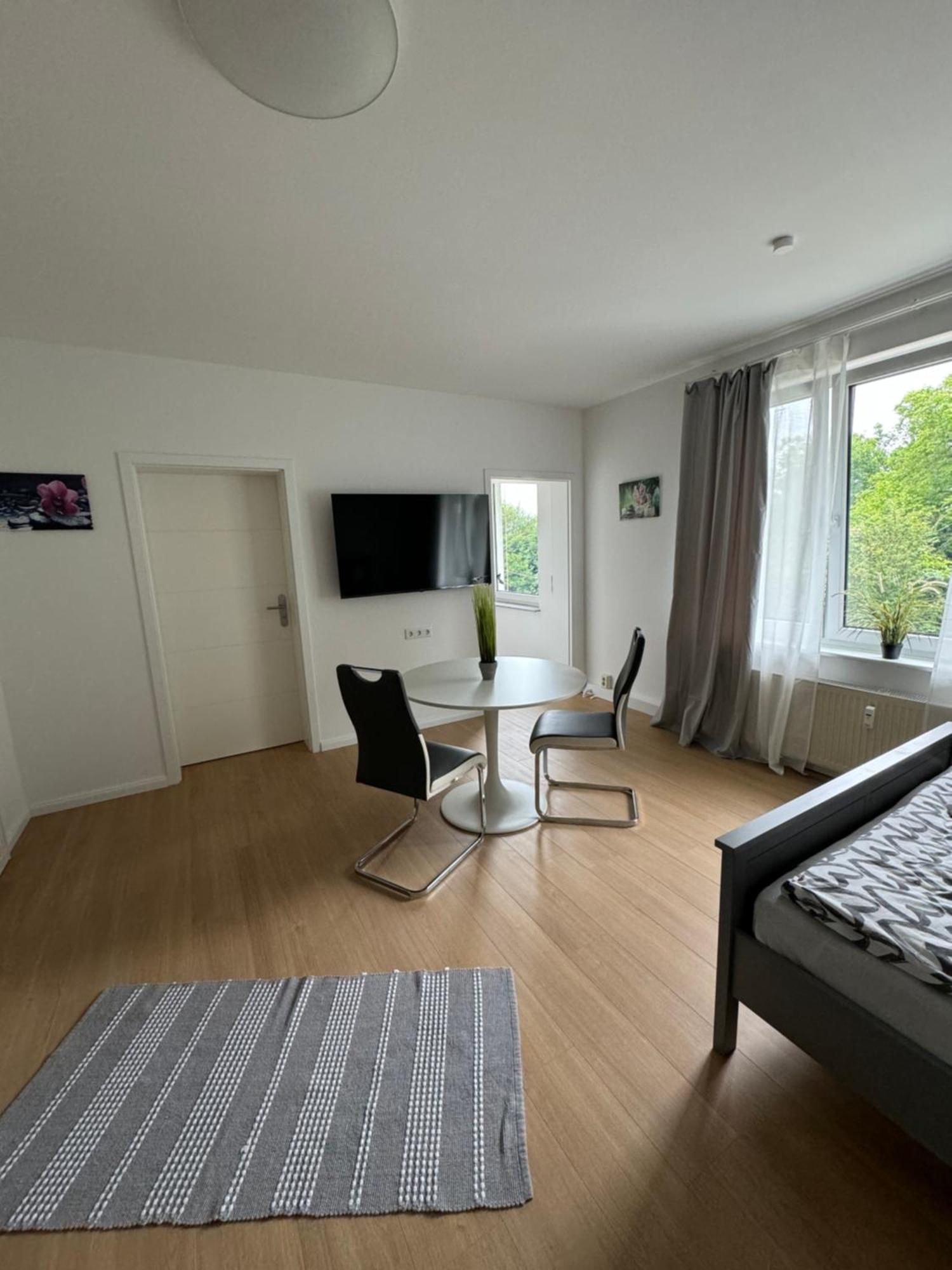 Fc-Apartmenthaus Falkensee Mit Grossem Garten Und Pkw Stellflaechen Kültér fotó