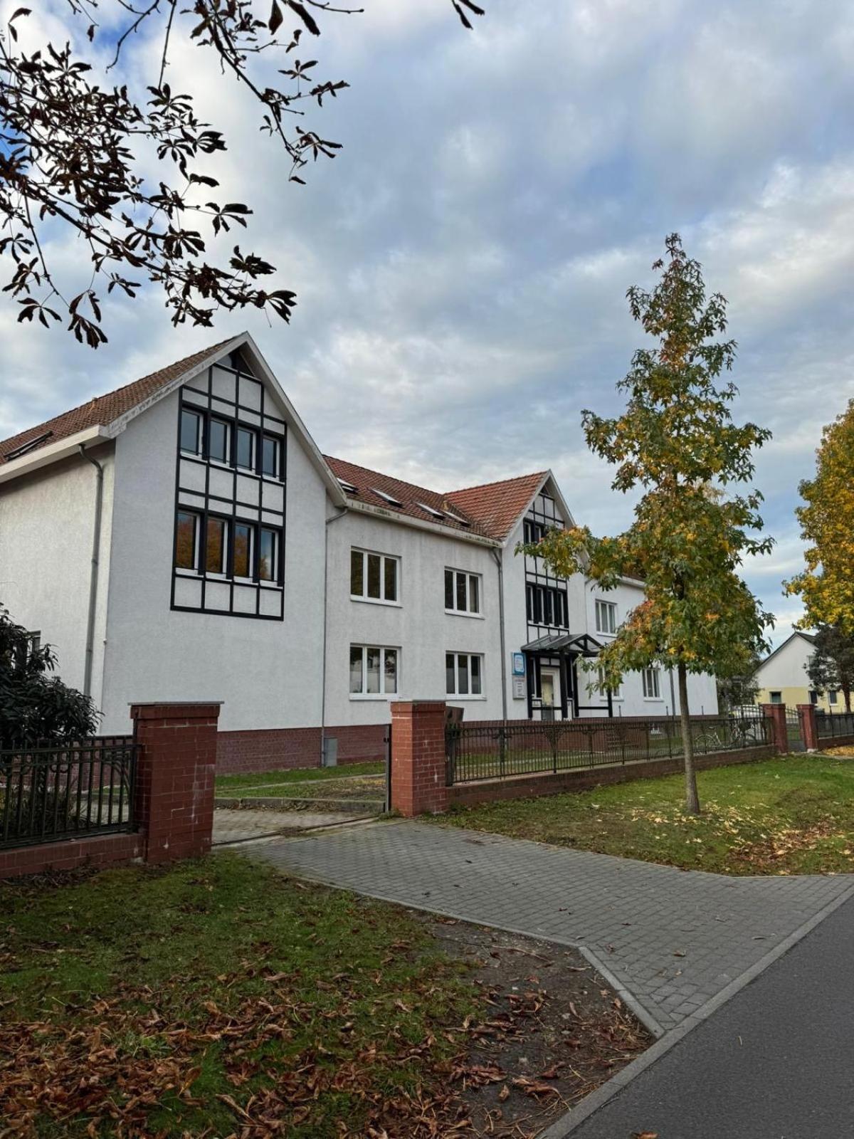 Fc-Apartmenthaus Falkensee Mit Grossem Garten Und Pkw Stellflaechen Kültér fotó